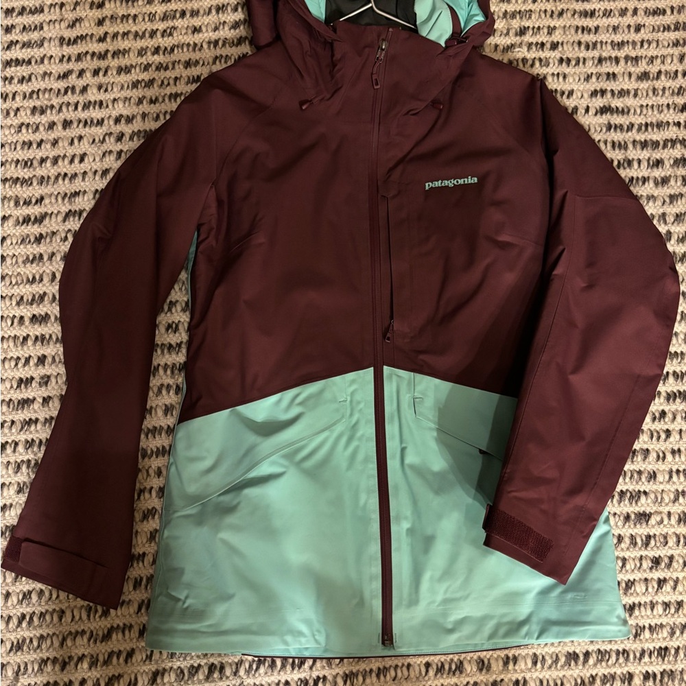 Patagonia Snowbelle Insulated Maroon and Teal Ski Jacket Weather-Resistant